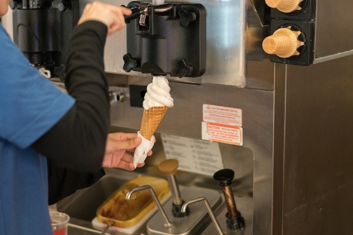 https://www.cuisineathome.com/review/wp-content/uploads/2022/04/soft-sarve-ice-cream-maker-cuisine.jpg