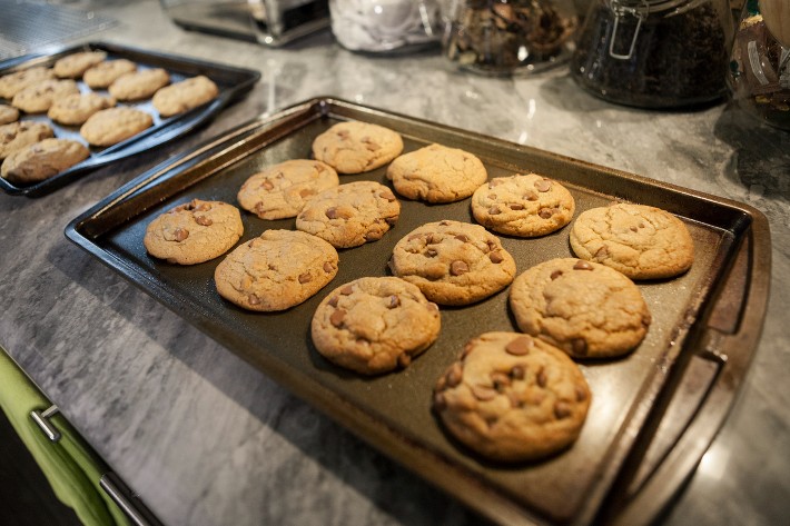 https://www.cuisineathome.com/review/wp-content/uploads/2022/05/cookie-tray-cuisine.jpg