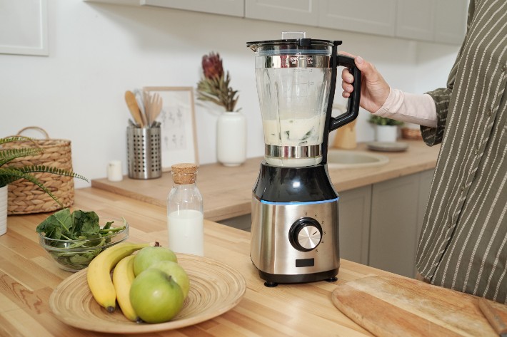 Ninja BN401-A Nutri Pro Compact Personal Blender, Auto-iQ Technology,  1100-Peak-Watts, for Frozen Drinks, Smoothies, Sauces & More, With To-Go  Cups 