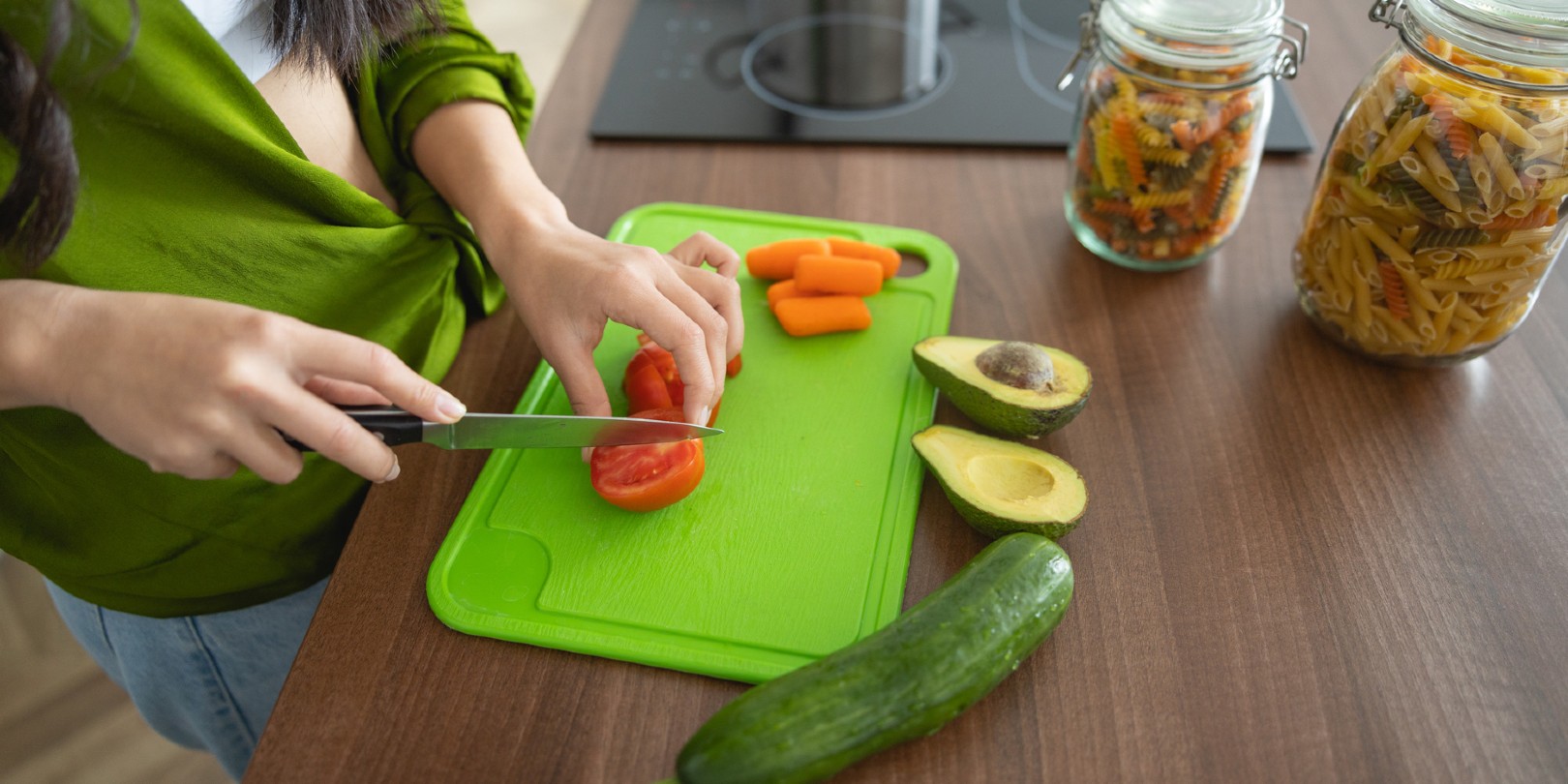 https://www.cuisineathome.com/review/wp-content/uploads/2023/04/are-plastic-cutting-boards-safe-cuisine.jpg