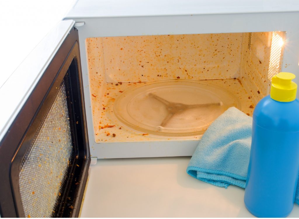 clean microwave with vinegar